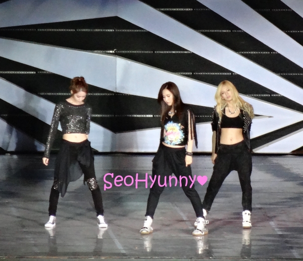 Yoona, Yuri, Hyoyeon at SMTOWN SG